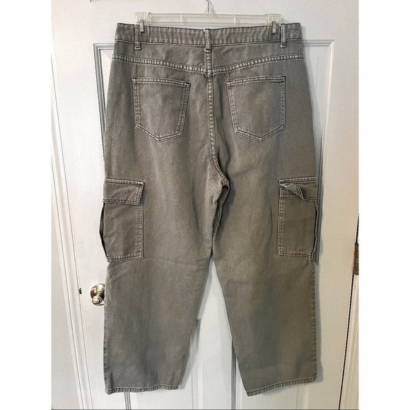 SHEIN Women’s Army Green High-rise Wide-leg Cargo Denim Pants - PLUS SIZE - Picture 3 of 7